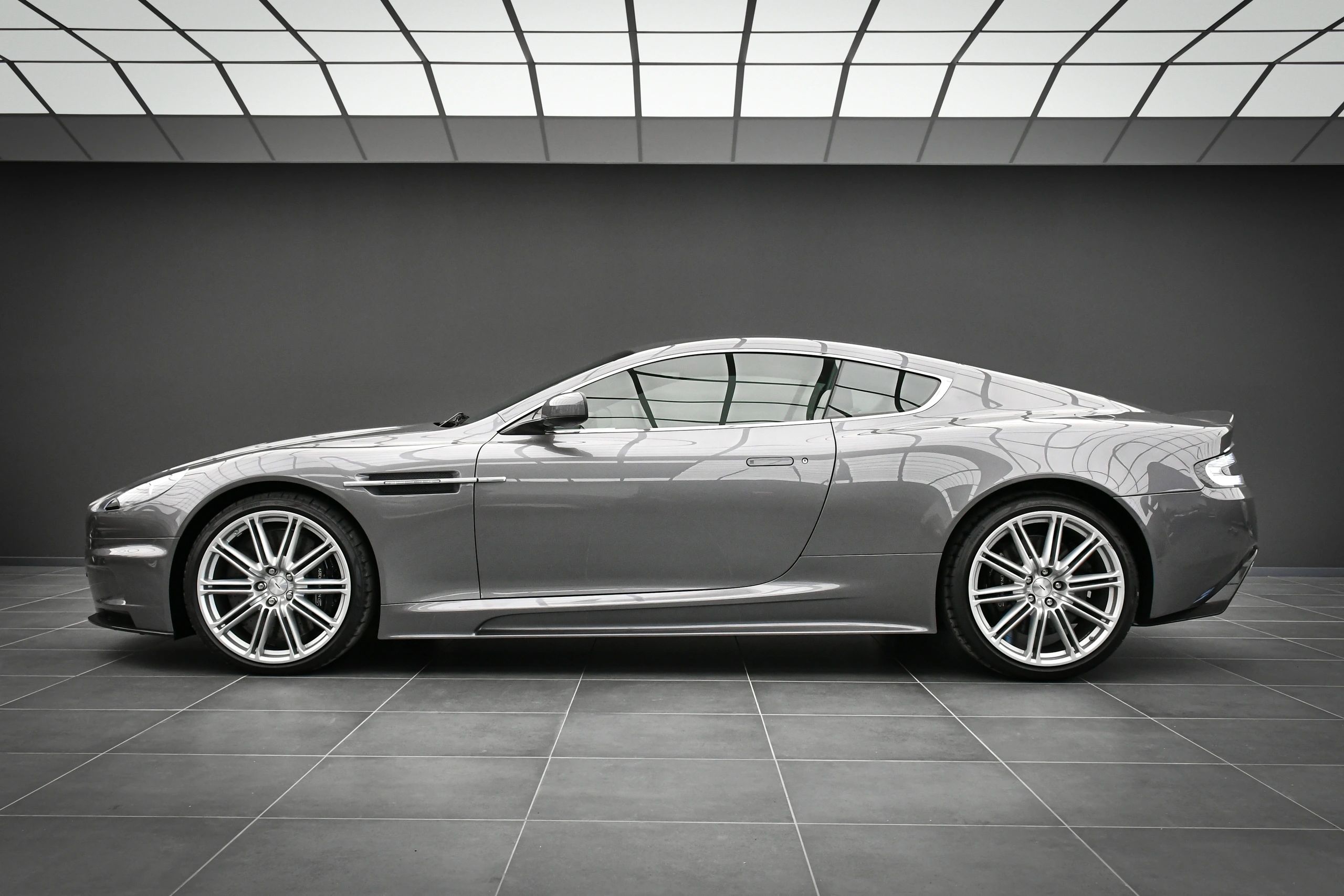 Aston Martin DBS
