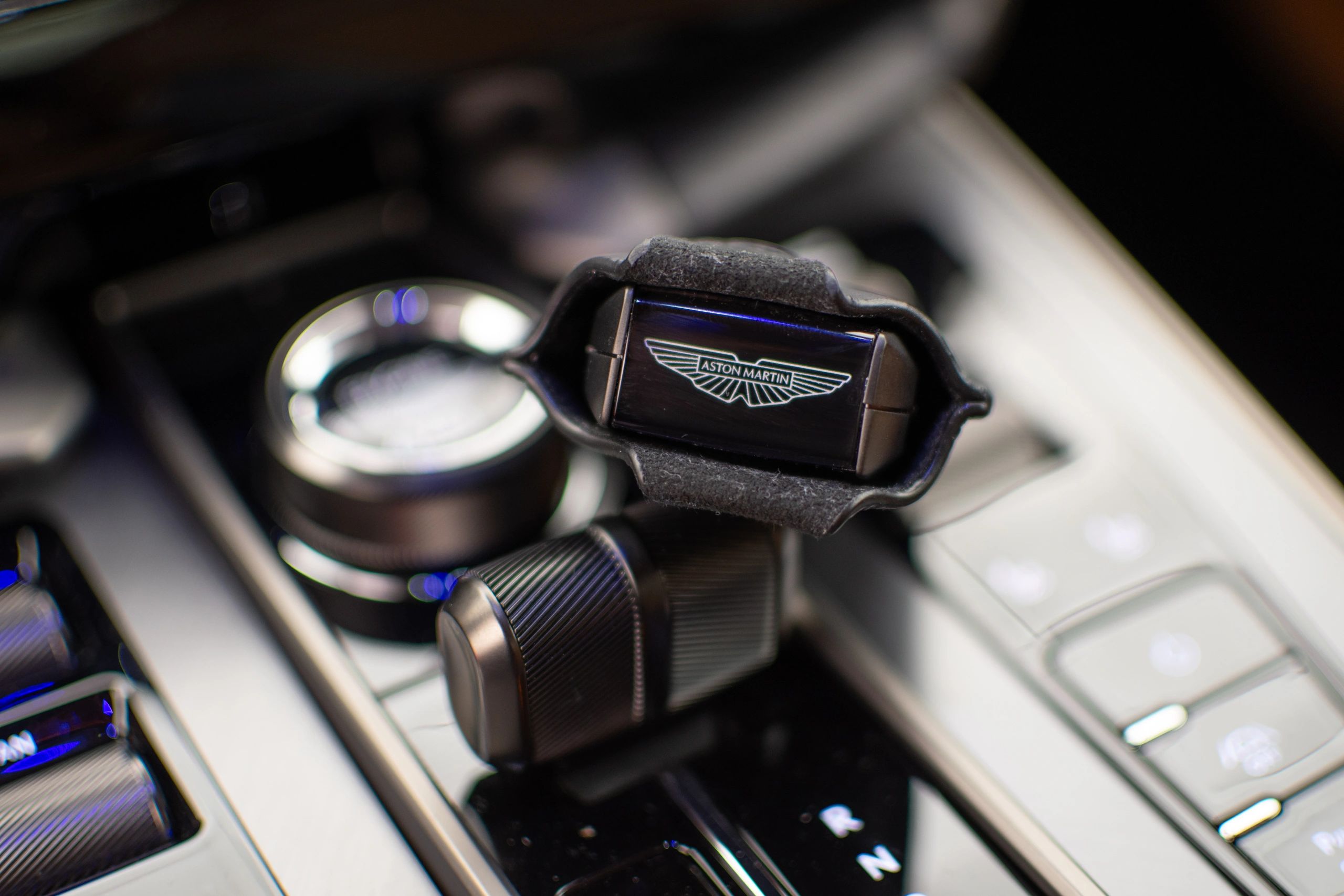 Aston Martin Vanquish 2025 interior