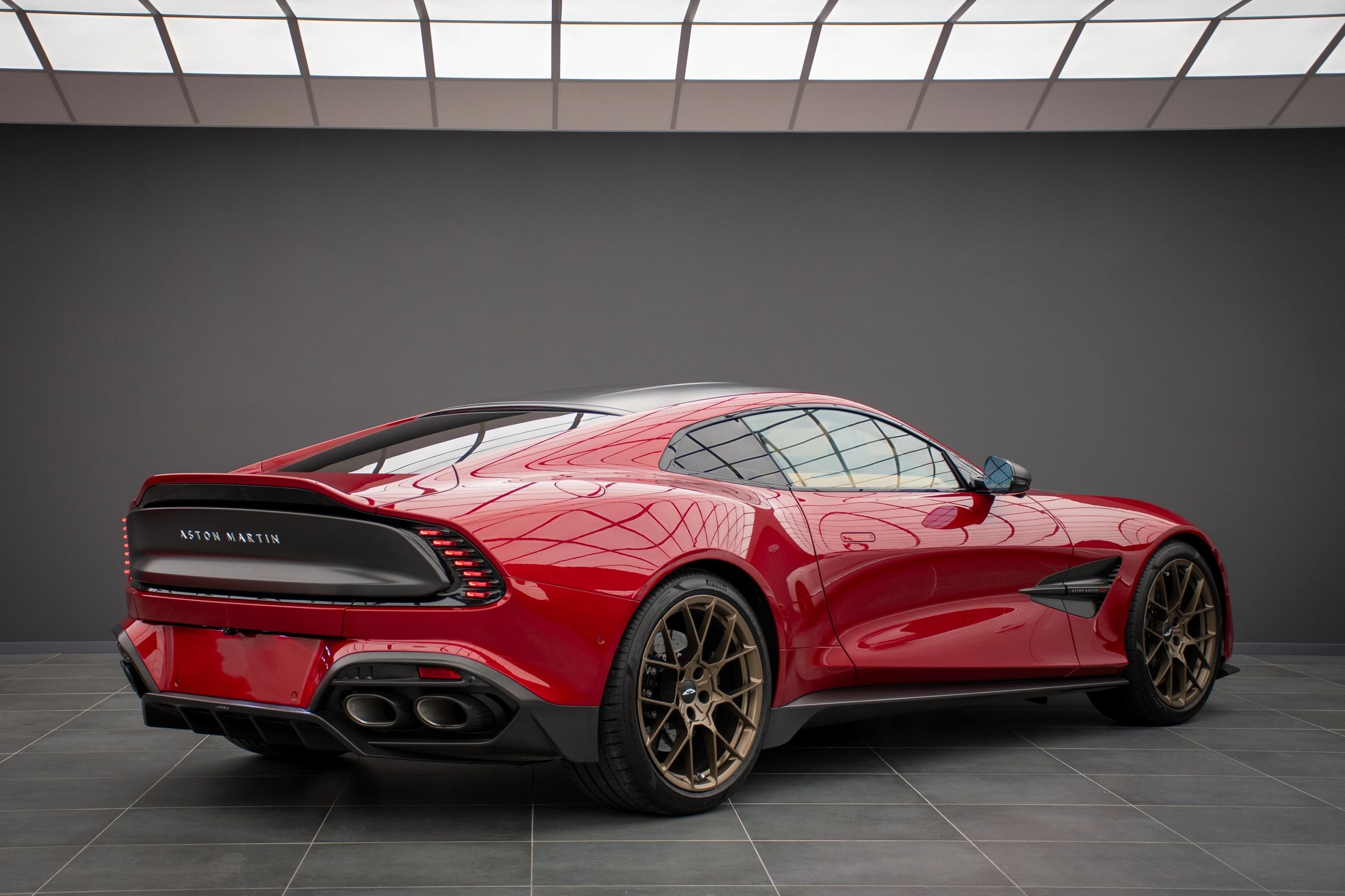 Aston Martin Vanquish 2025 rear