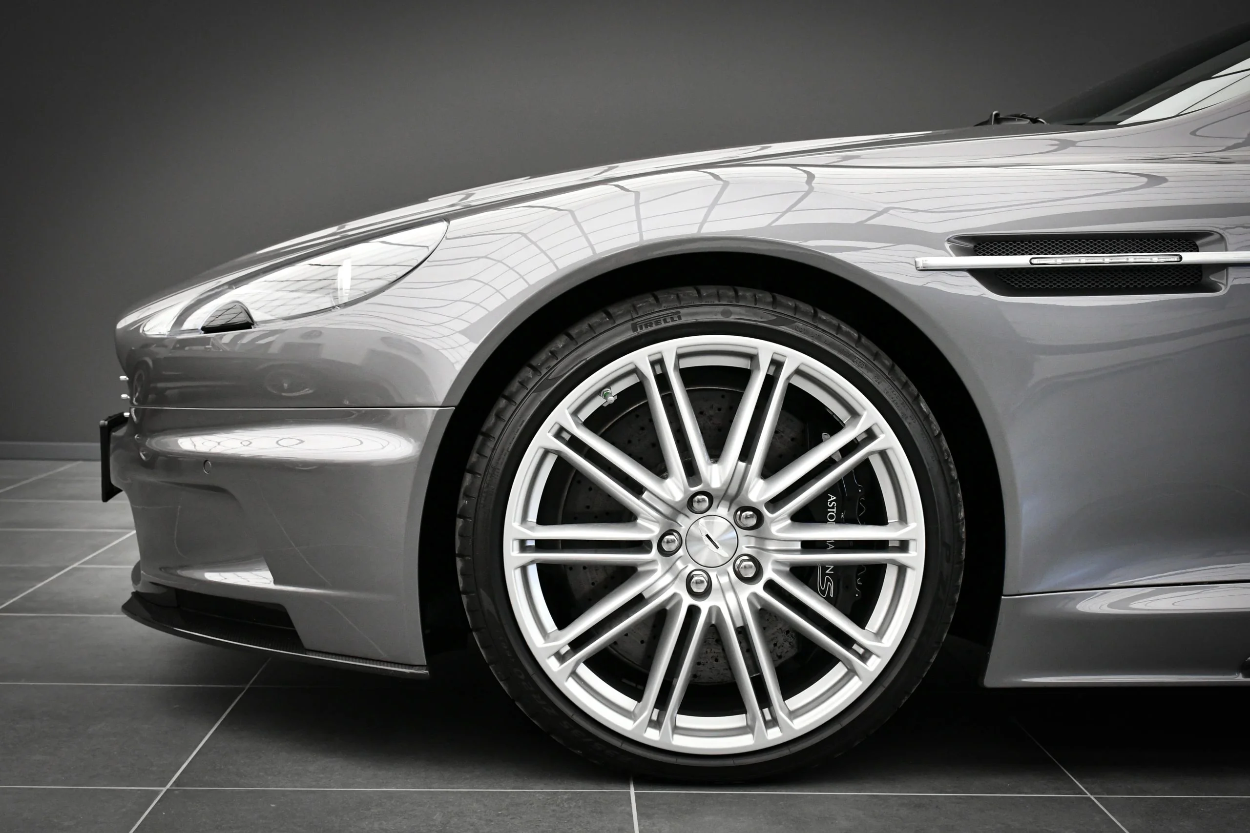 Aston Martin DBS 2009 Gallery 09
