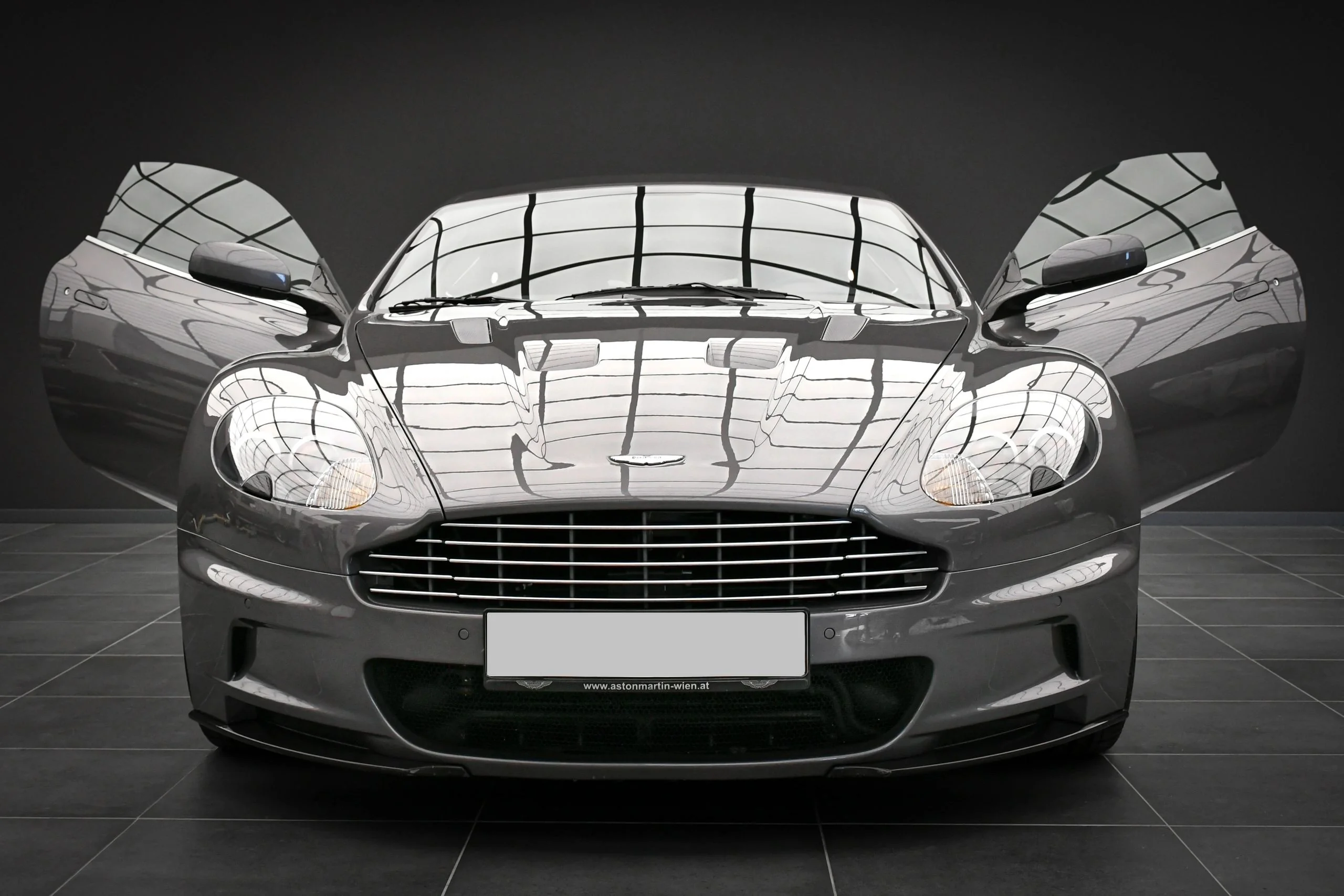 Aston Martin DBS 2009 front three-quarter view