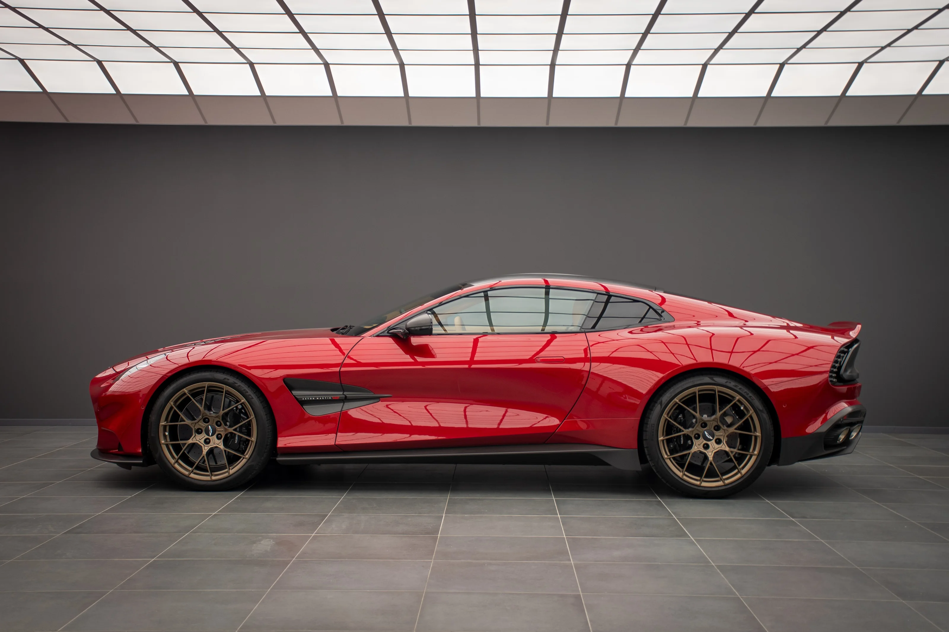 Aston Martin Vanquish 2025 Gallery 04