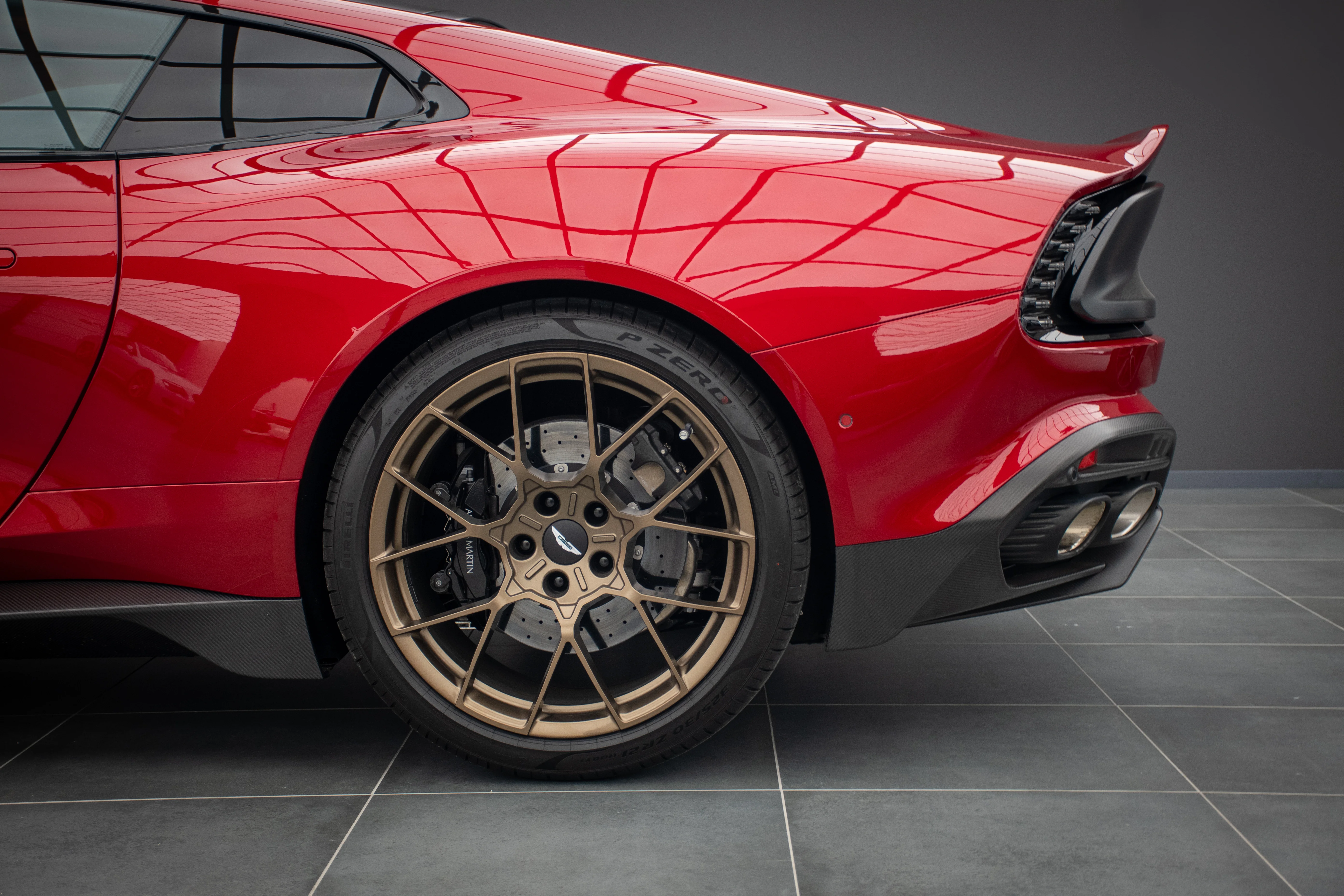 Aston Martin Vanquish 2025 Gallery 06