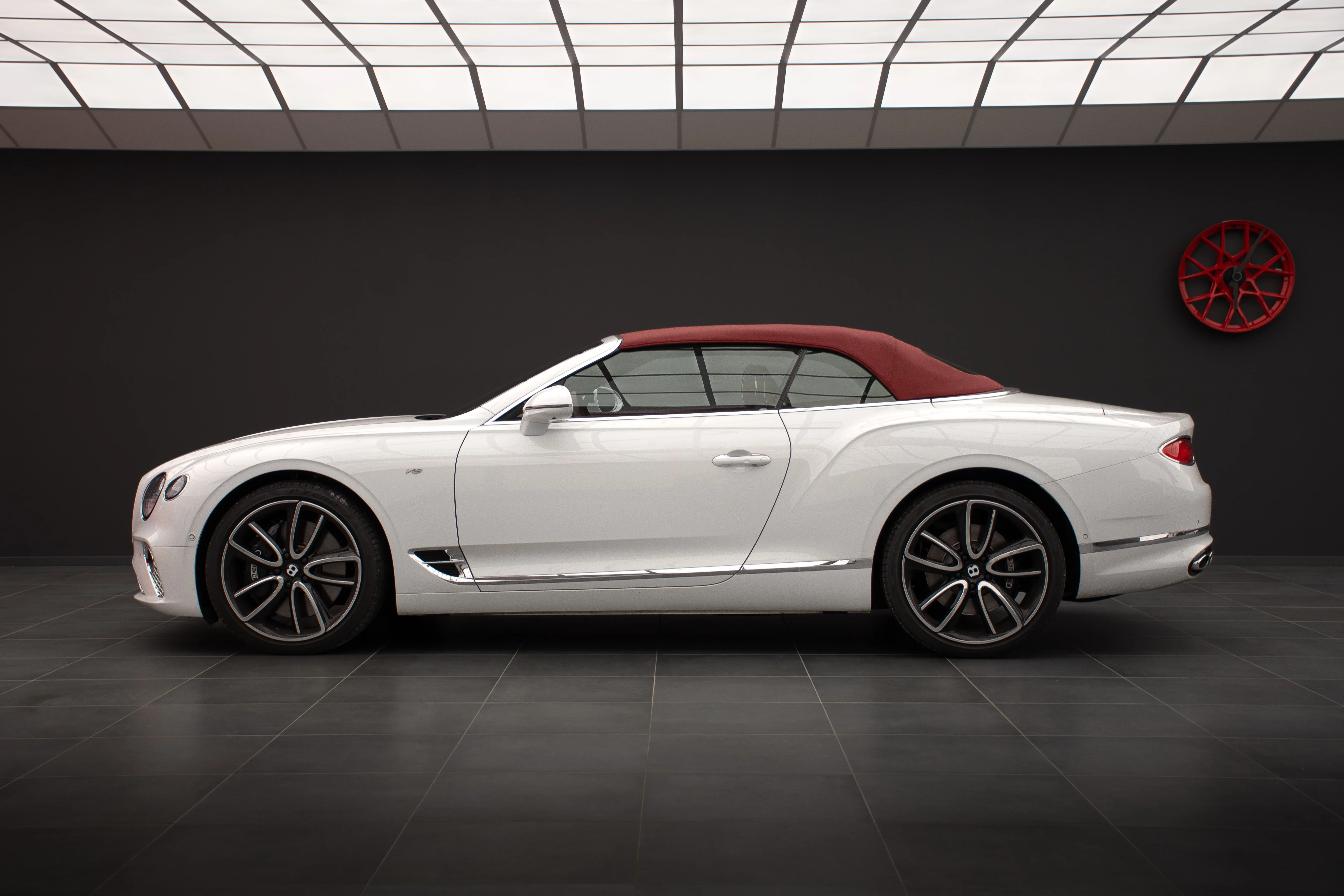 Bentley Continental GTC 2023 front three-quarter view