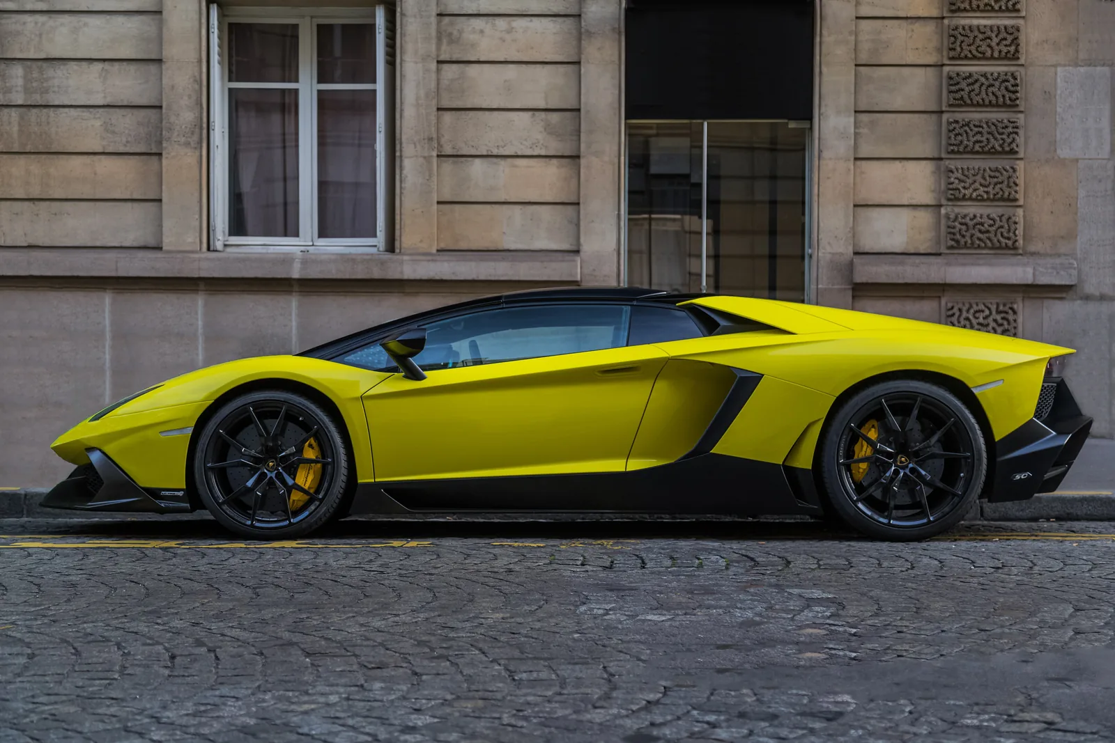 Lamborghini Aventador LP 720-4 50° Anniversario Roadster side profile in Giallo Maggio yellow