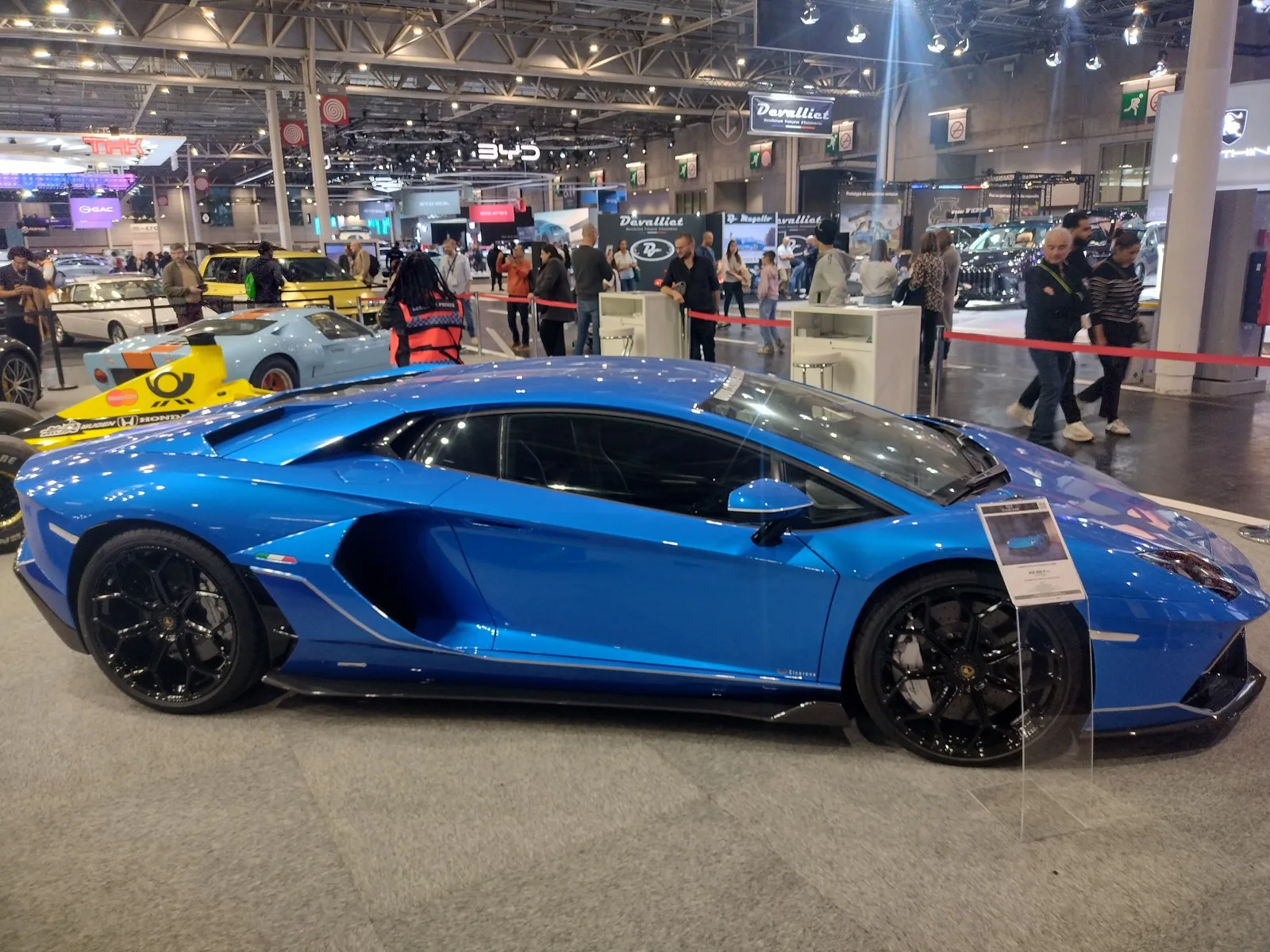 Lamborghini Aventador LP 780-4 Ultimae coupé side profile in blue