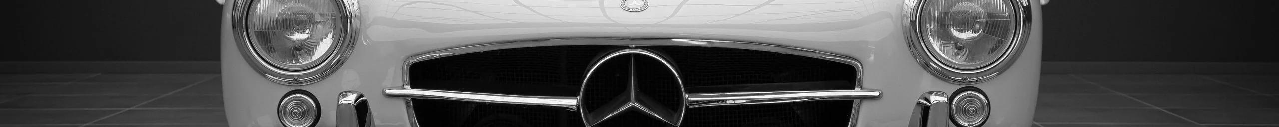 Mercedes Benz 300SL Gullwing Front View