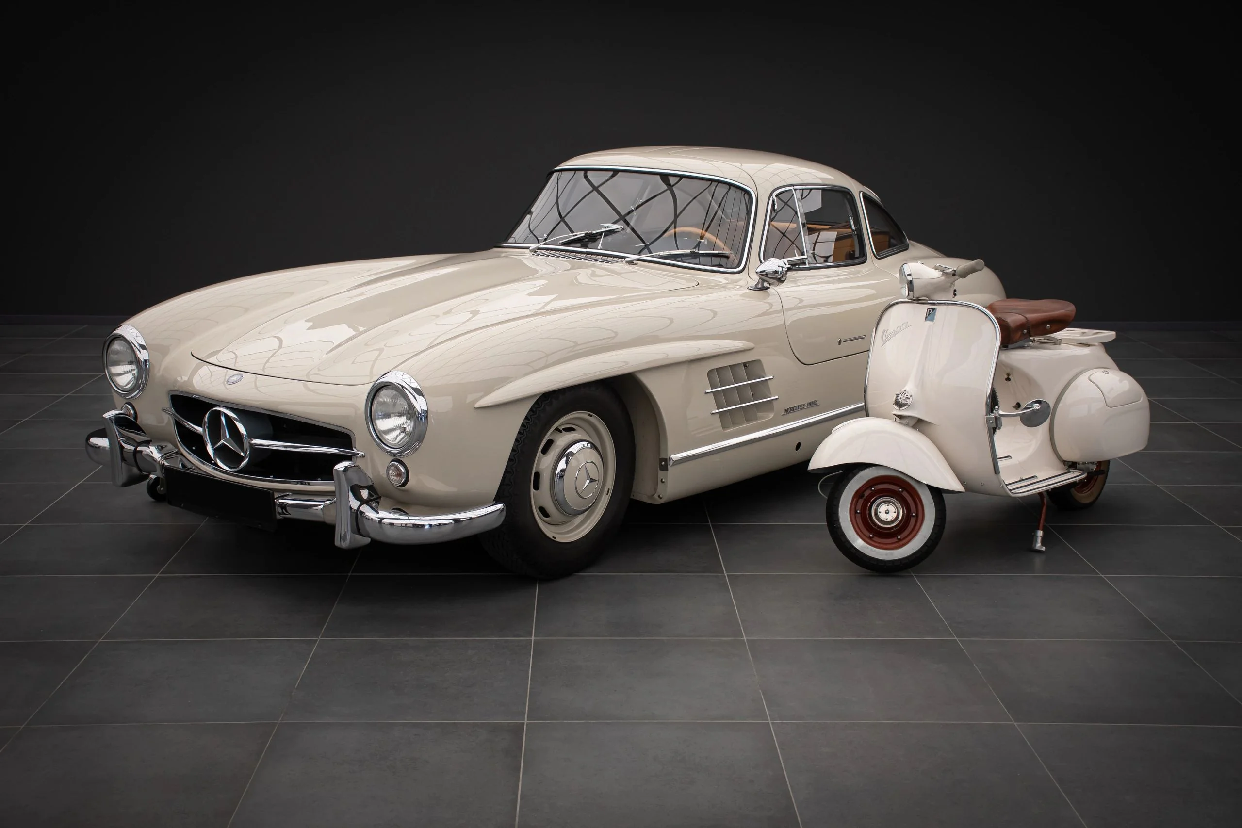 Mercedes-Benz 300 SL Gullwing classic in Batman Garage collection