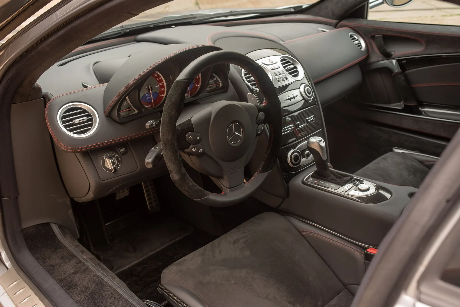Mercedes-Benz SLR McLaren 722 Edition cockpit with Alcantara steering wheel, red stitching and carbon-fibre centre console