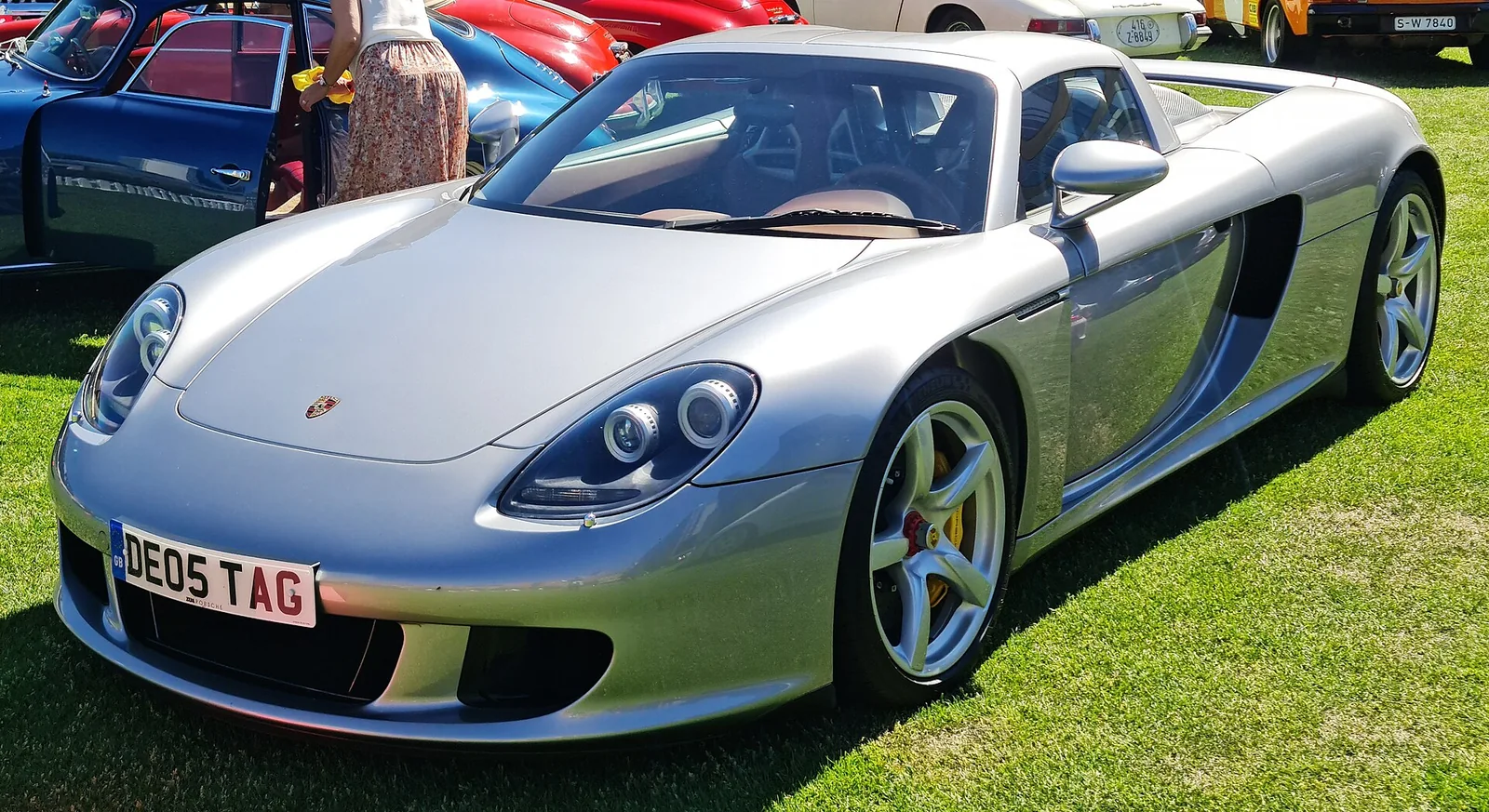 GT Silver Metallic Porsche Carrera GT front three-quarter with the carbon roof panels fitted and five-spoke centre-lock wheels