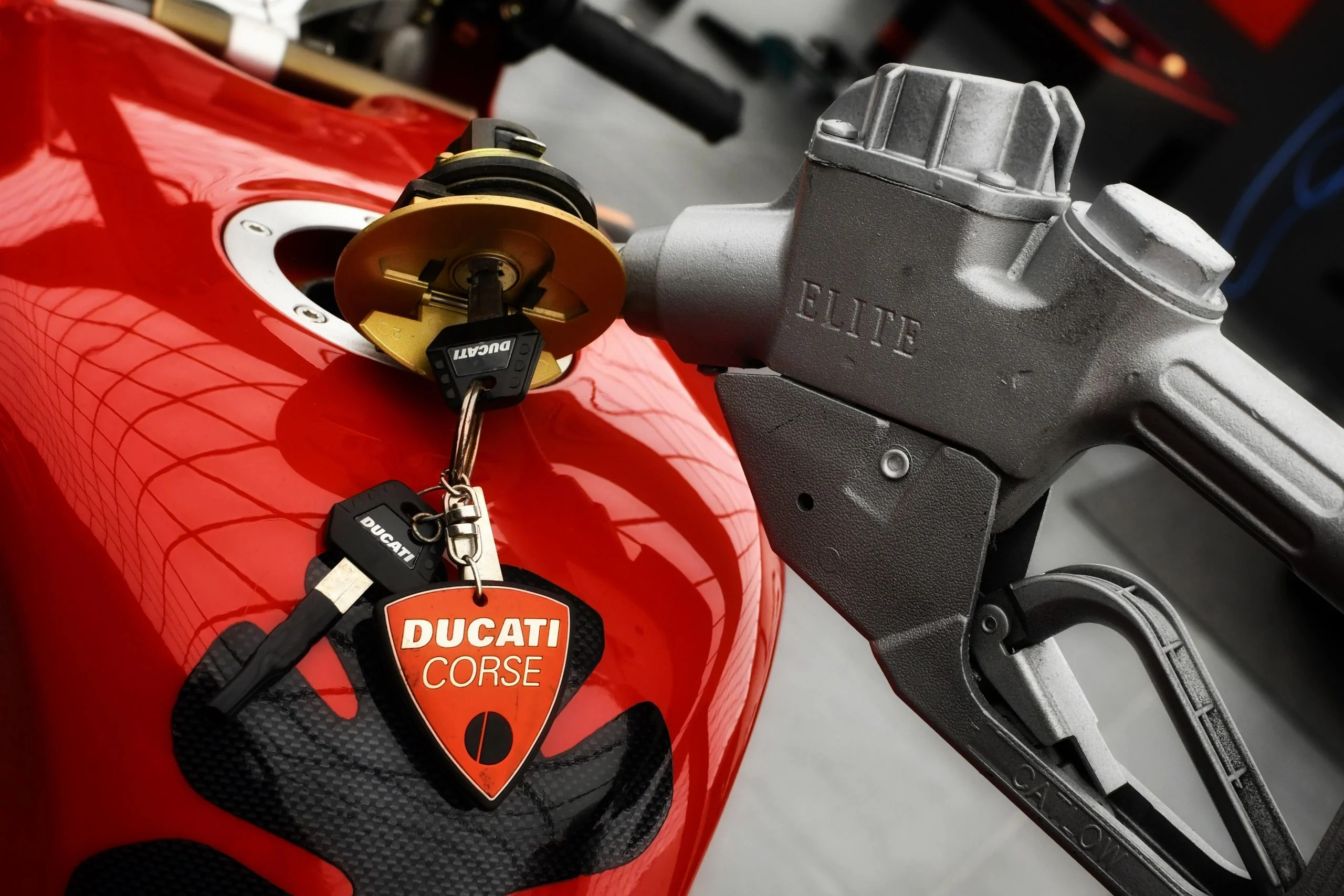 Ducati 996S Gallery 02