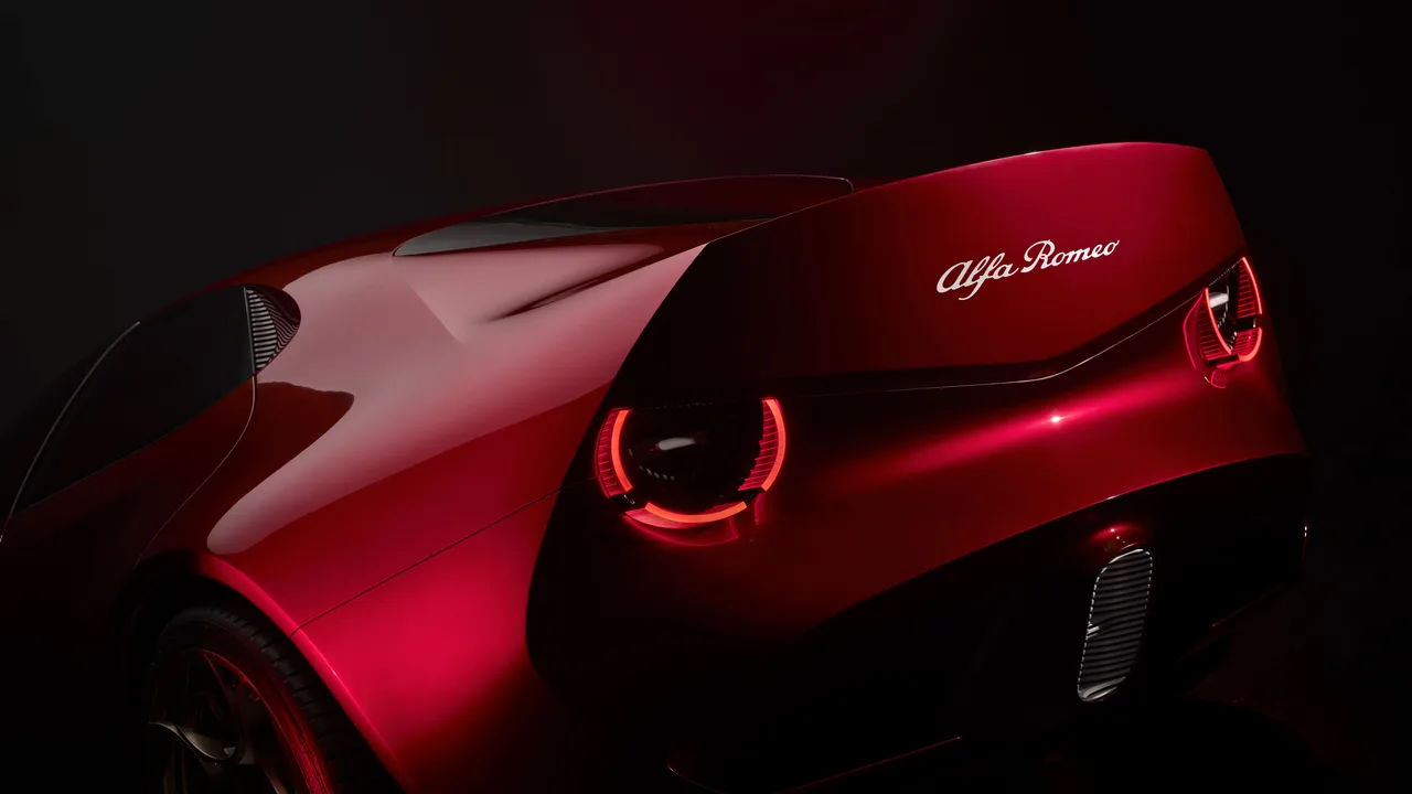 Alfa Romeo Cuorerosso Coda Tronca tail with round red tail lights and Alfa Romeo script