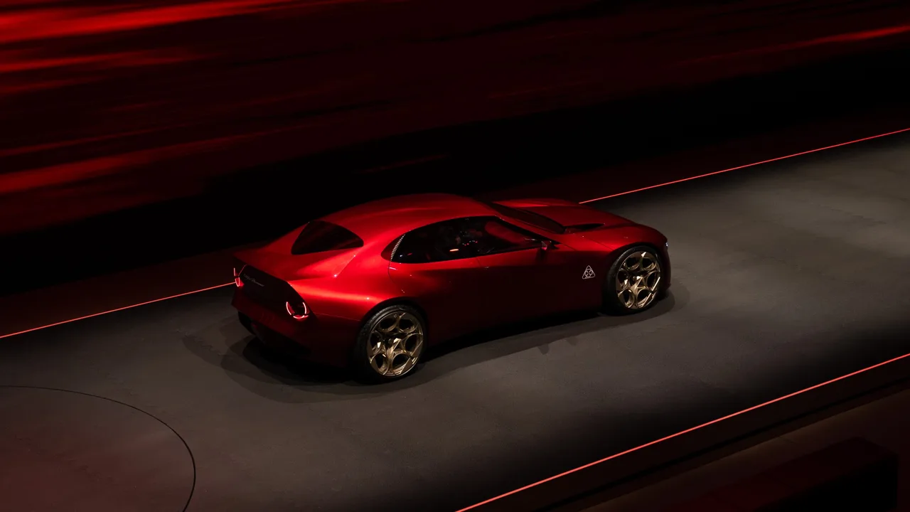 Alfa Romeo Cuorerosso rear three-quarter view from above with Coda Tronca tail and round tail lights