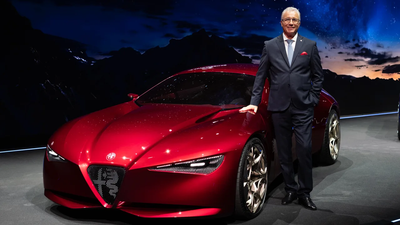 Alfa Romeo Cuorerosso Trilobo front with Scudetto grille extending into the bonnet