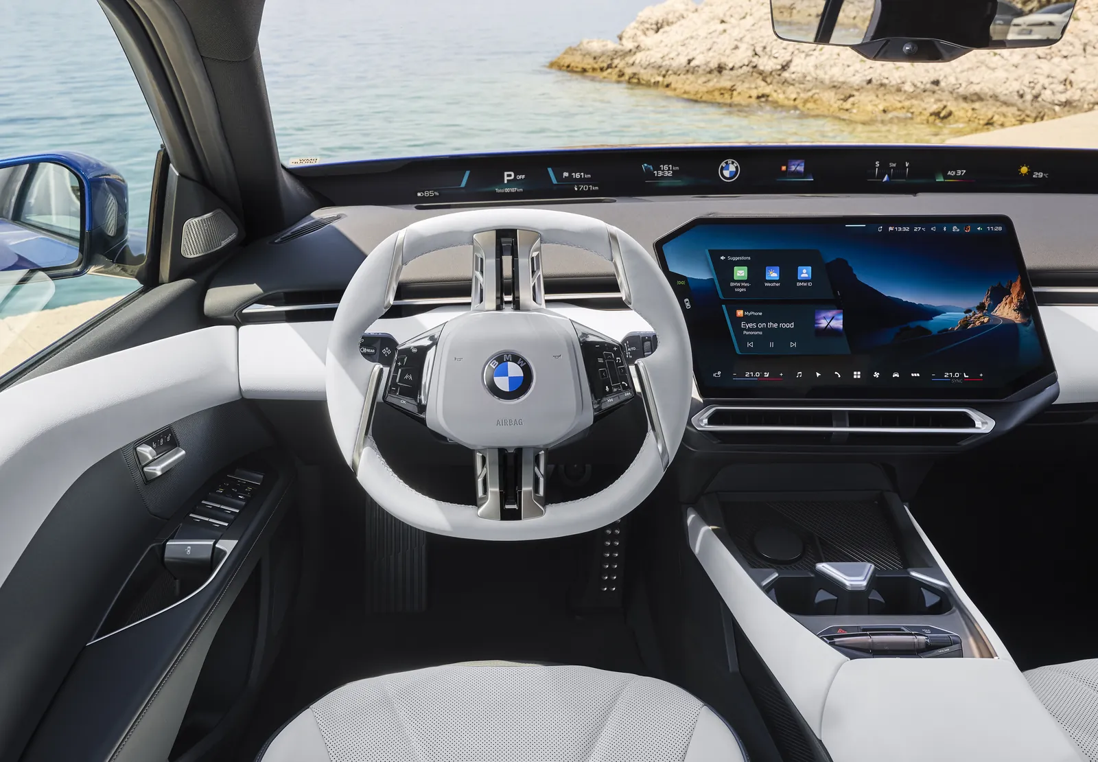 BMW Panoramic iDrive cockpit with Panoramic Vision display strip and free-cut central display