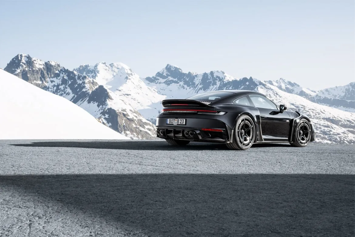 Brabus 900 Rocket R side profile showing WIDESTAR carbon widebody, carbon rocker panels and staggered 21-inch front and 22-inch rear Monoblock P forged wheels