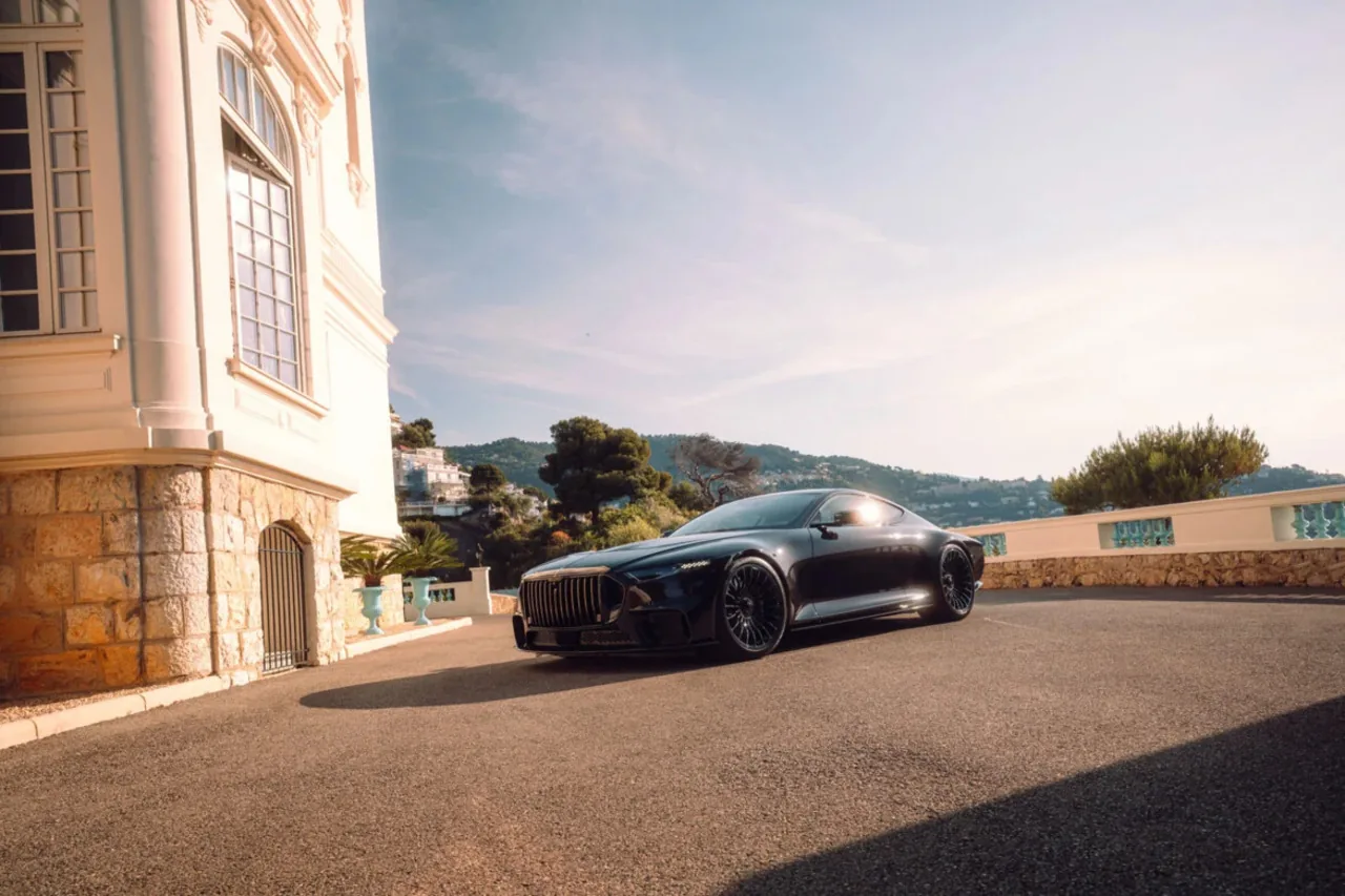 Brabus Bodo side profile in Monaco showcasing low 1.3 m roofline, carbon-fiber body, 21-inch Brabus Monoblock Z-GT Shadow Edition forged wheels