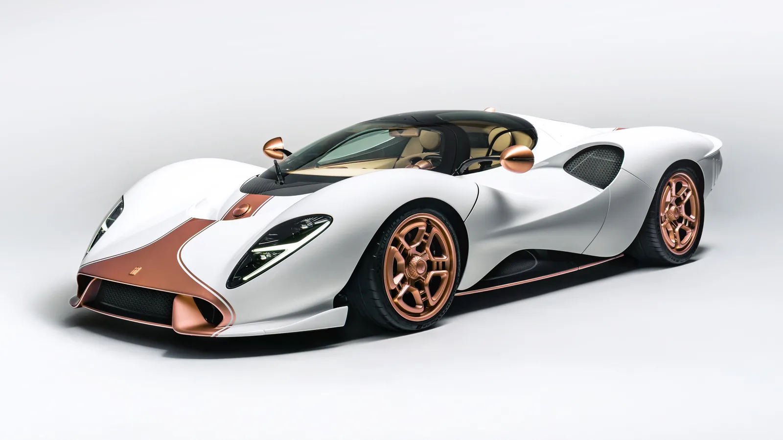 De Tomaso P72 side profile showing 1960s endurance racer proportions in white and copper