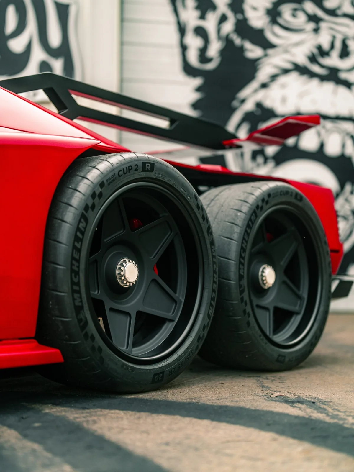 Gas Monkey Ferrari F6 bespoke five-spoke wheel that reportedly cost around 60,000 dollars to manufacture