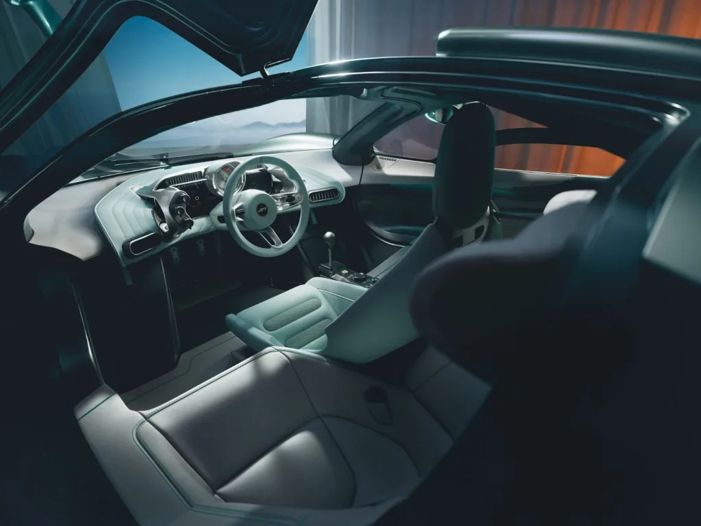 Gordon Murray S1 three-seat cockpit interior with central driving position, premium leather trim and lightweight bespoke audio system