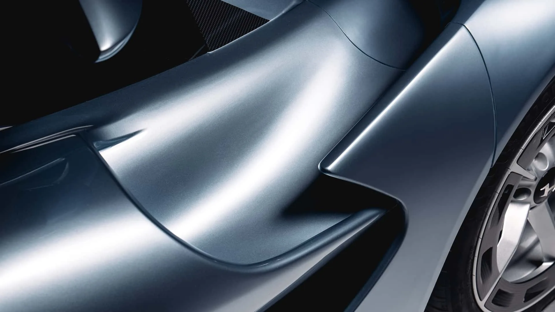 Hennessey Blackbird 20-inch wheel close-up &mdash; Michelin Pilot Sport Cup 2 R tire and Hennessey 'H' center cap