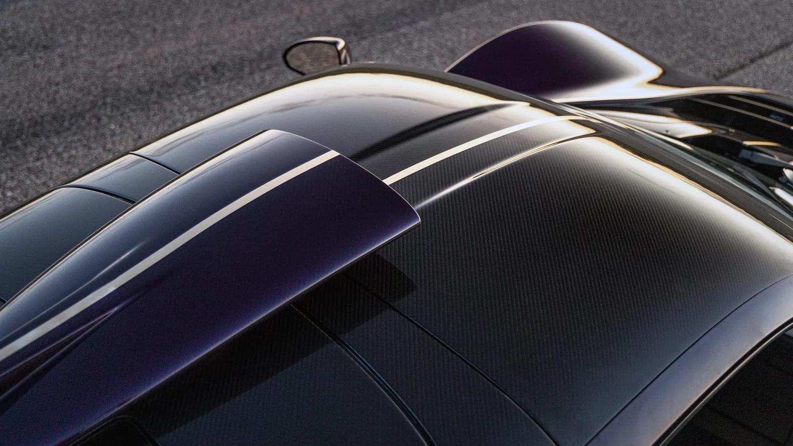 Hennessey Venom F5-M integrated roof-mounted air intake feeding cool air directly to the twin-turbocharged Fury V8
