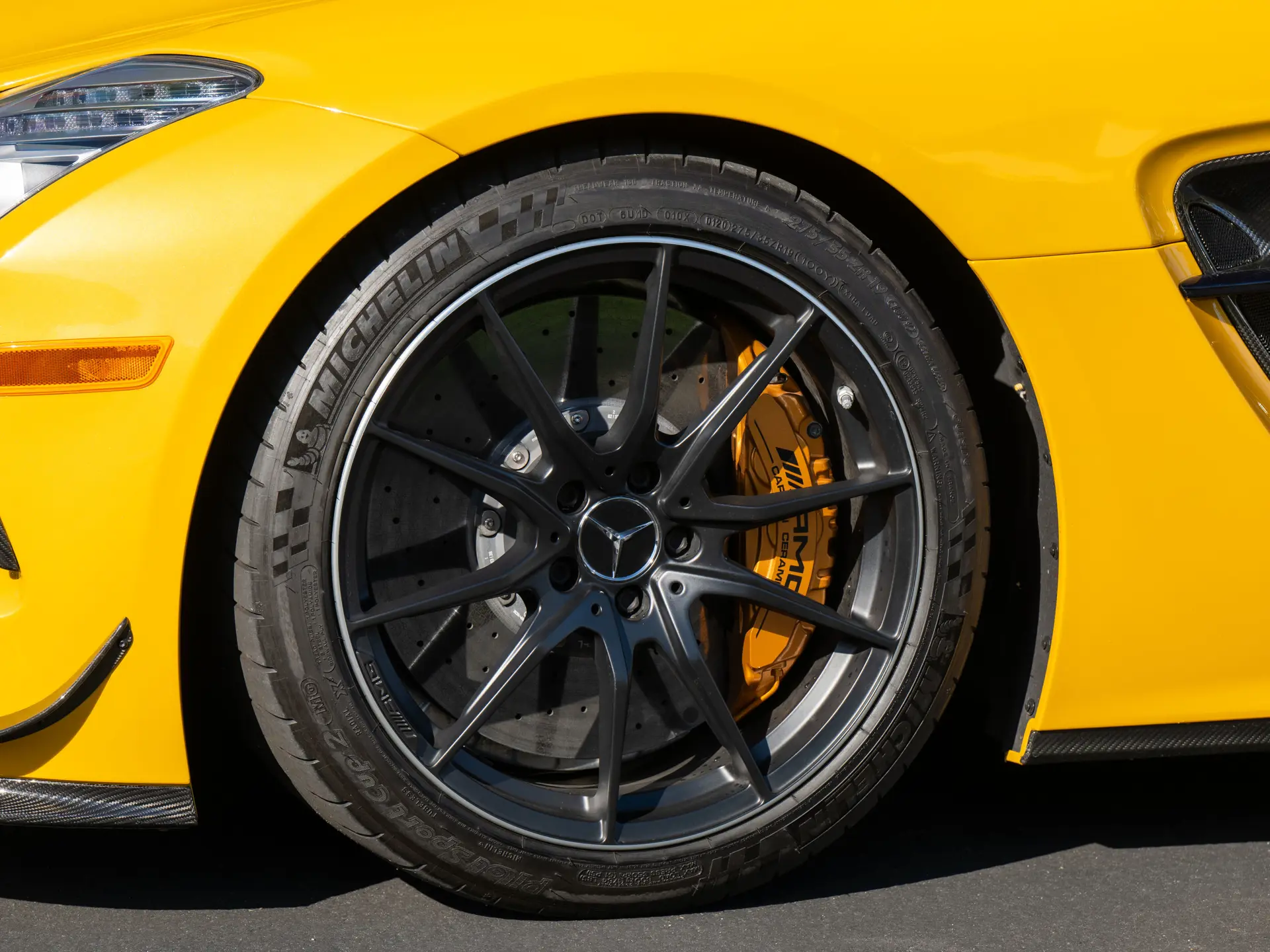 2013 Mercedes SLS AMG Black Series forged aluminium wheel and AMG yellow ceramic brake caliper — Solar Beam Yellow car