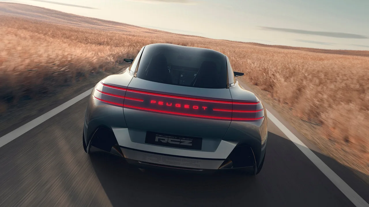 Rear of the Peugeot RCZ Vision with illuminated Peugeot lettering in three-line tail lights