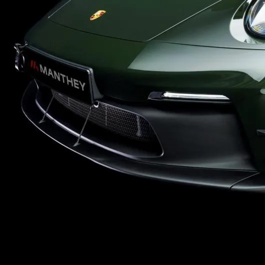 Front splitter with flics on a dark green Porsche 911 with Manthey number plate