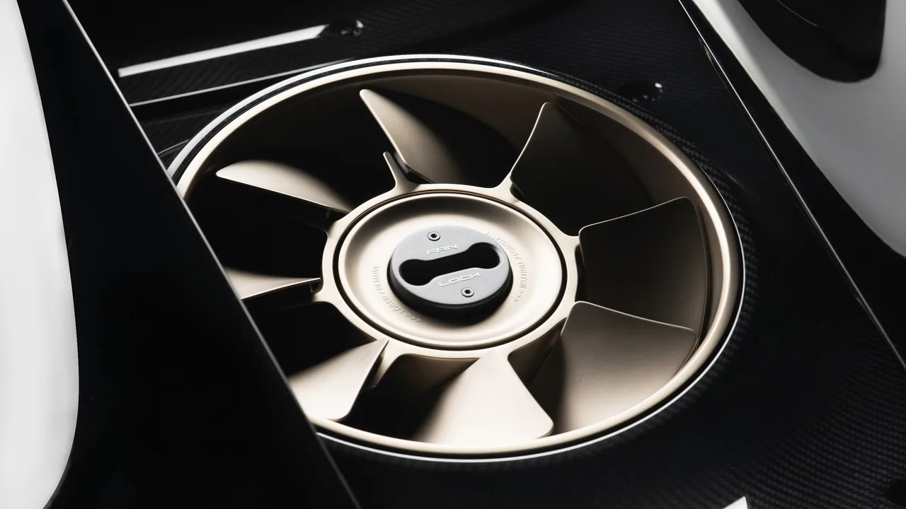 Horizontal cooling fan on the Porsche Mission S engine cover, inspired by the Porsche 917
