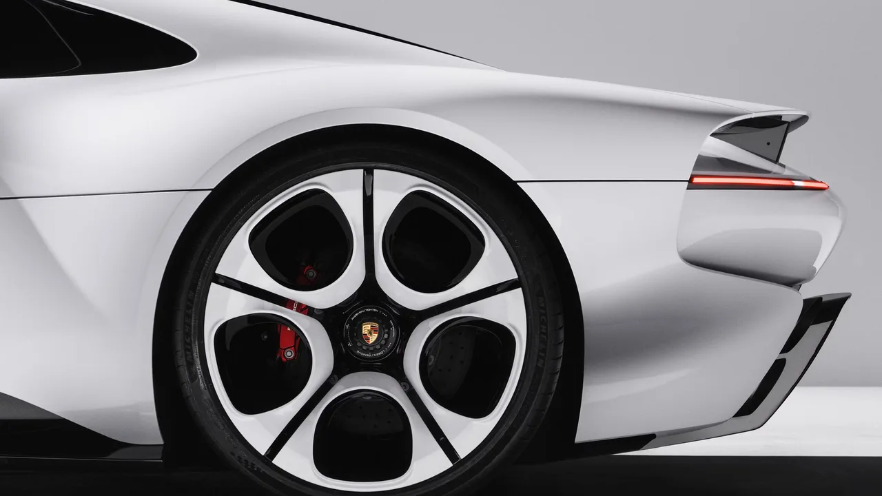 Porsche Mission S 22-inch rear wheel with 928-inspired dial design and integrated rear wing