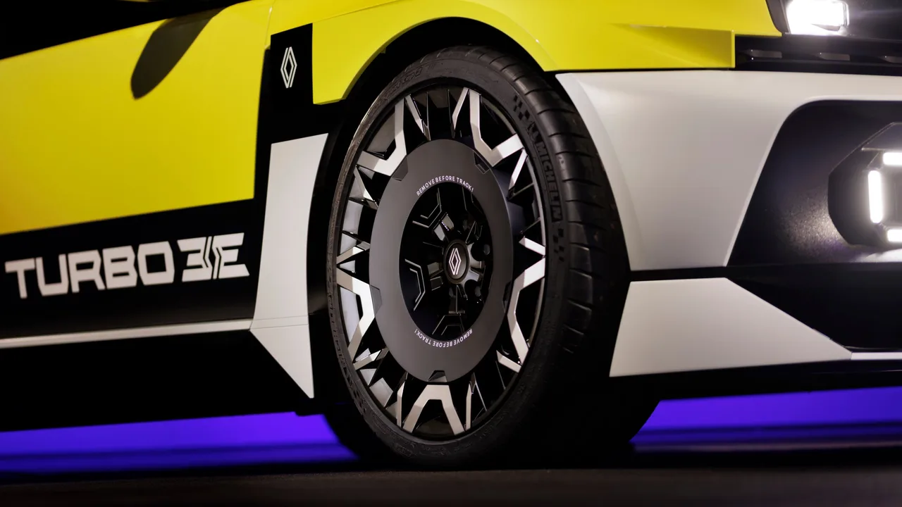 Renault 5 Turbo 3E 20-inch wheel with Remove Before Track cover and Turbo 3E lettering