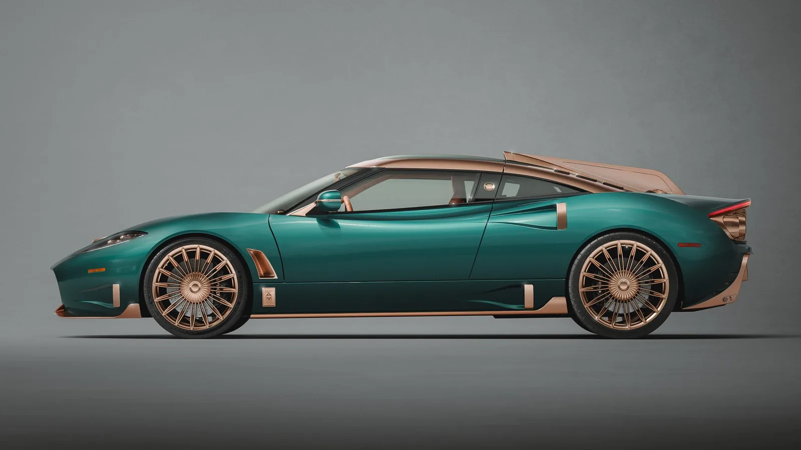 Spyker C8 Preliator XXV side profile in Quail Green with rose-gold turbofan wheels