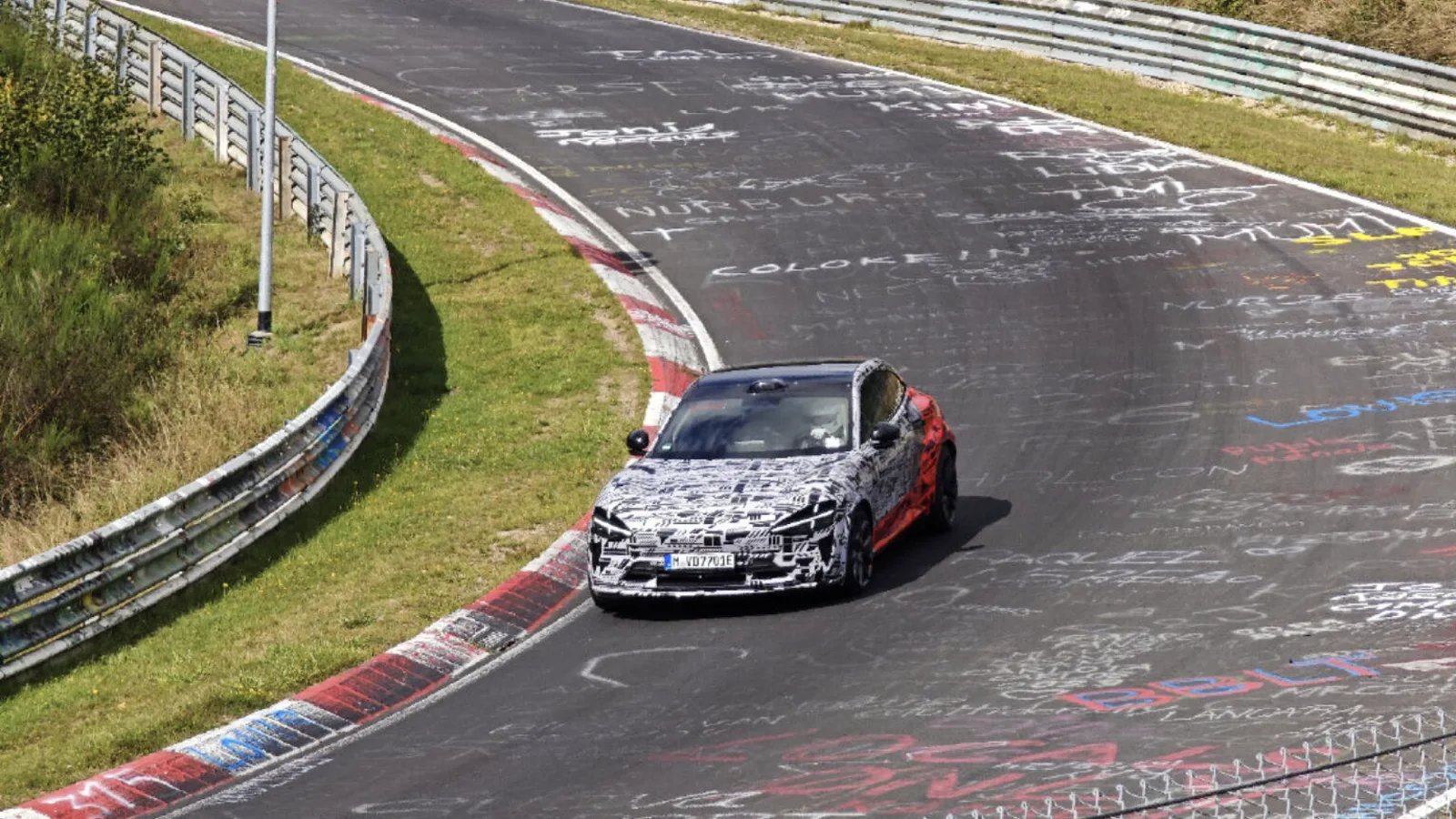 Xiaomi YU7 GT full aero package — front splitter, side skirts, rear wing, 21-inch alloys