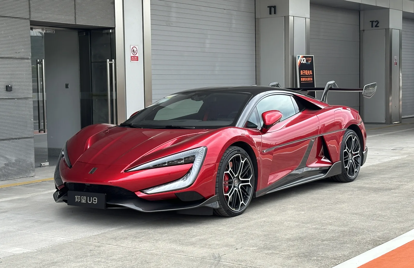 Yangwang U9 side profile — long bonnet, mid-cabin proportions, large alloy wheels with carbon-ceramic brakes