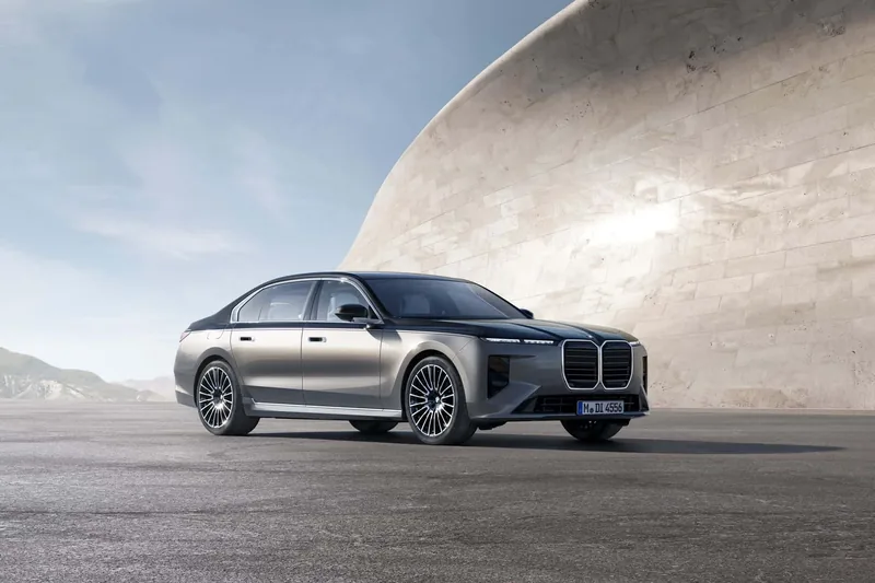 2027 BMW 7 Series facelift — Neue Klasse tech, 728 km range, V8 M760 returns