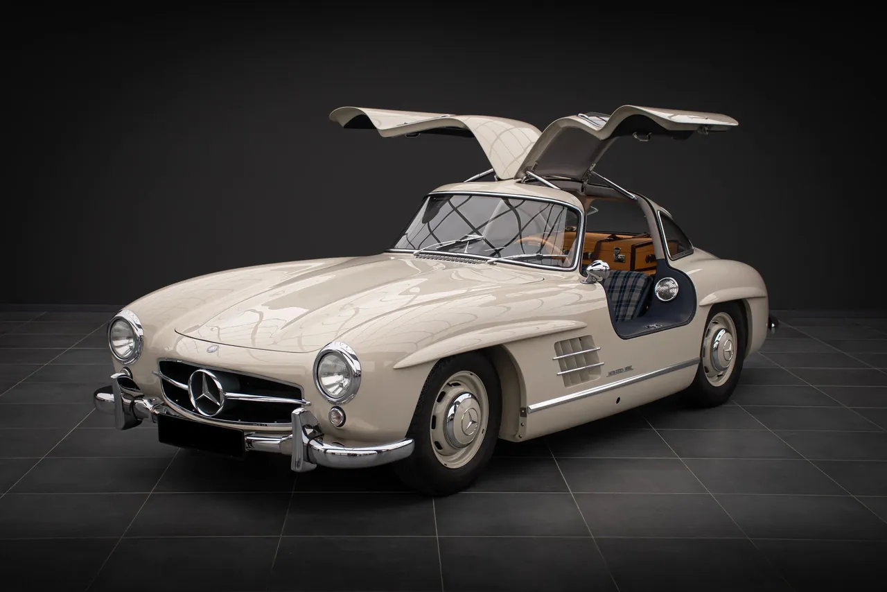 Mercedes-Benz 300 SL Gullwing with both gullwing doors raised, front three-quarter view, 4K desktop wallpaper